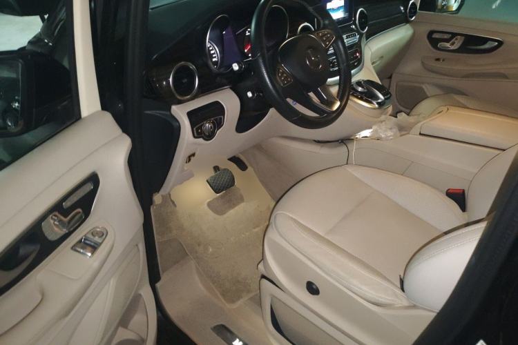 Used Mercedes-Benz V-Class 2018 V 260 Avantgarde Edition China VI Driver Seat