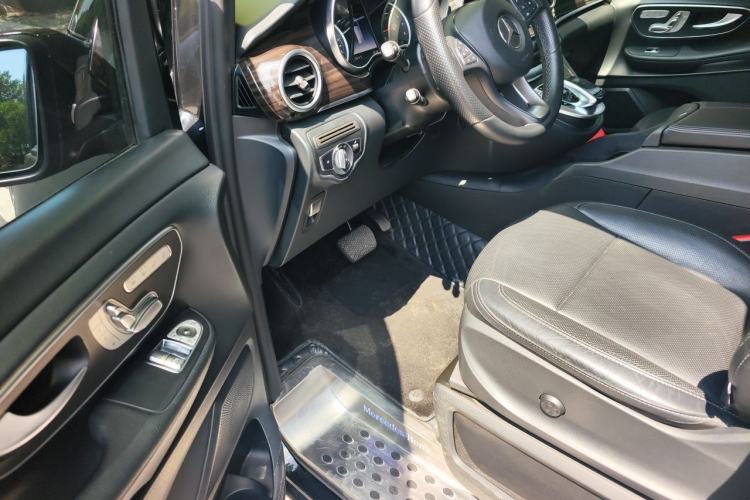 Used Mercedes-Benz V-Class 2018 V 260 Avantgarde Edition China VI Driver Seat