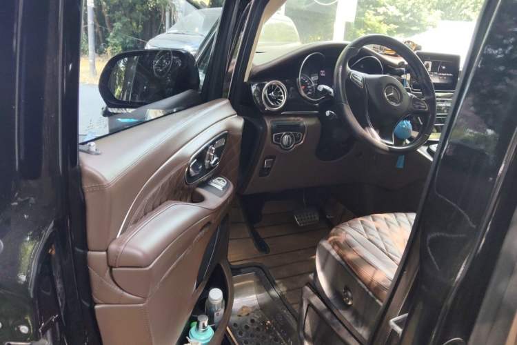 Used Mercedes-Benz V-Class 2018 V 260 Avantgarde Edition China VI Driver Seat