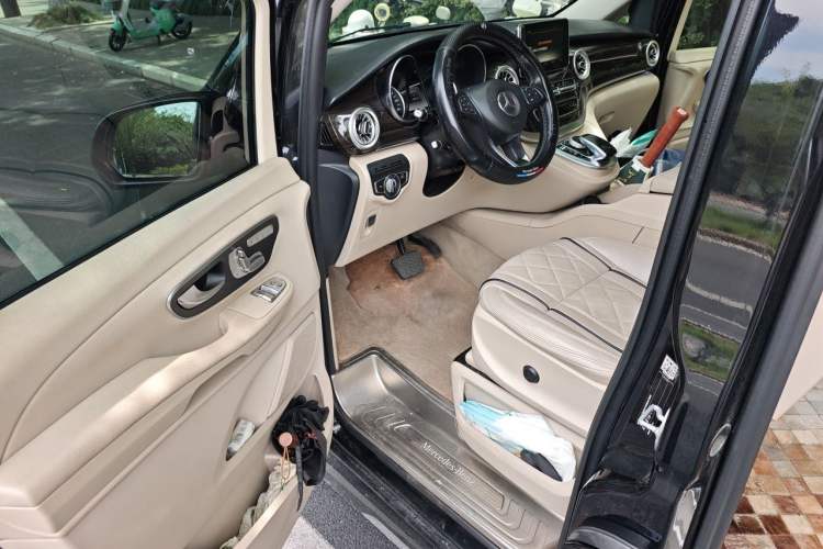 Used Mercedes-Benz V-Class 2018 V 260 Avantgarde Edition China VI Driver Seat
