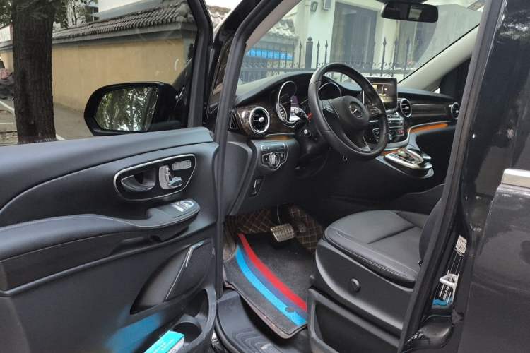 Used Mercedes-Benz V-Class 2018 V 260 L Prestige Extended Version China VI Driver Seat