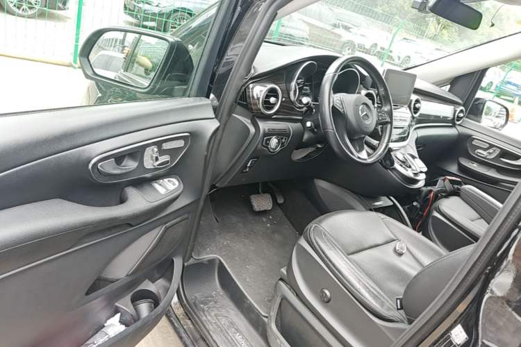 Used Mercedes-Benz V-Class 2018 V 260 Avantgarde Edition China VI Driver Seat