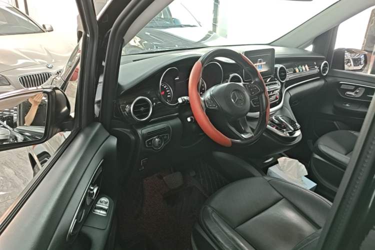 Used Mercedes-Benz V-Class 2018 V 260 Avantgarde Edition China VI Driver Seat