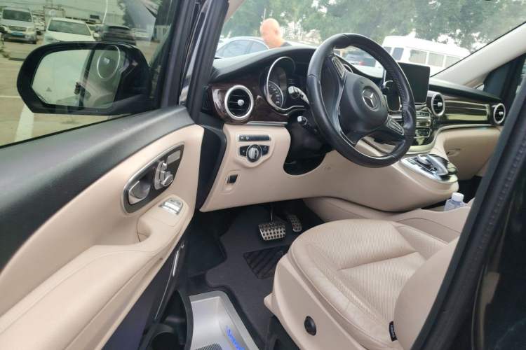 Used Mercedes-Benz V-Class 2018 V 260 L Prestige Extended Version China VI Driver Seat