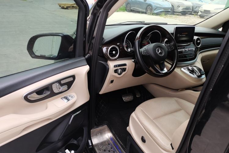 Used Mercedes-Benz V-Class 2018 V 260 Prestige Edition China VI Driver Seat