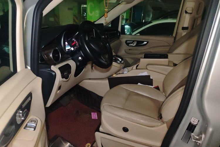 Used Mercedes-Benz V-Class 2018 V 260 Avantgarde Edition China VI Driver Seat