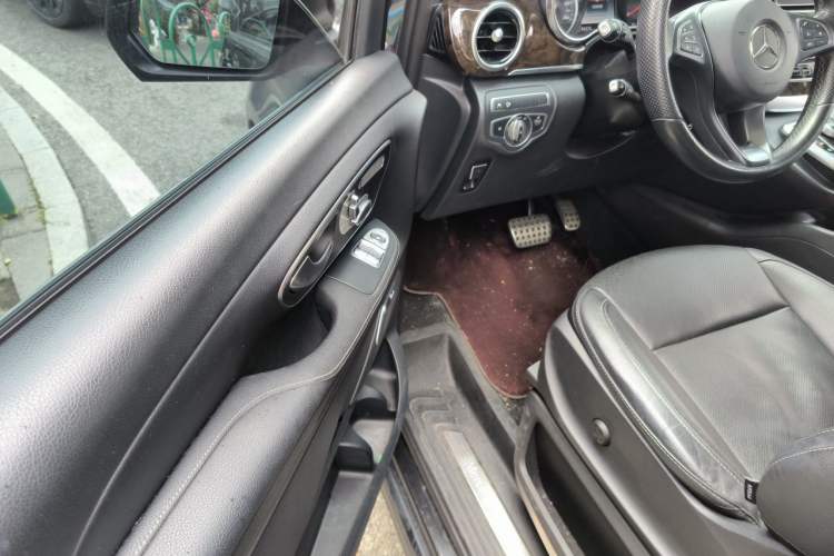 Used Mercedes-Benz V-Class 2018 V 260 Prestige Edition China VI Driver Seat
