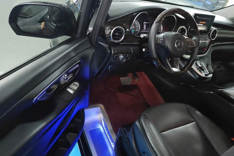 Used Mercedes-Benz V-Class 2018 V 260 Avantgarde Edition China VI Driver Seat
