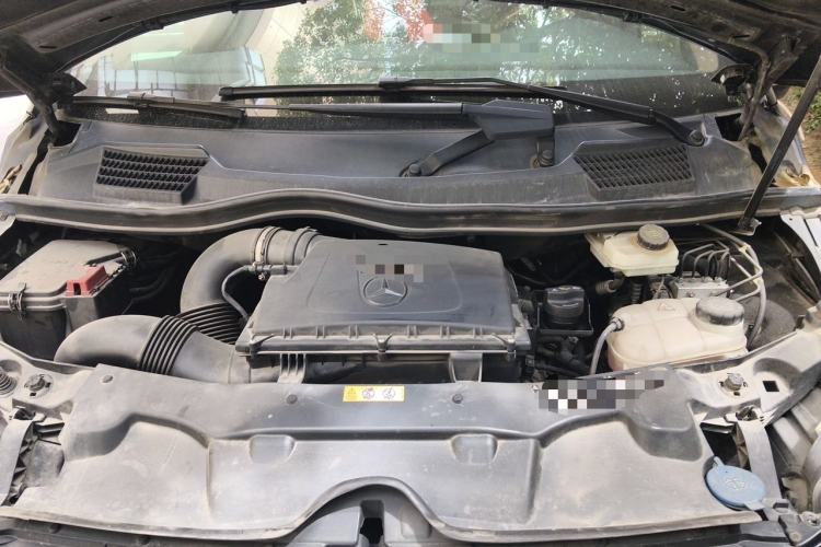 Used Mercedes-Benz V-Class  Engine Bay