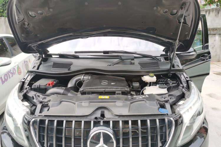 Used Mercedes-Benz V-Class  Engine Bay
