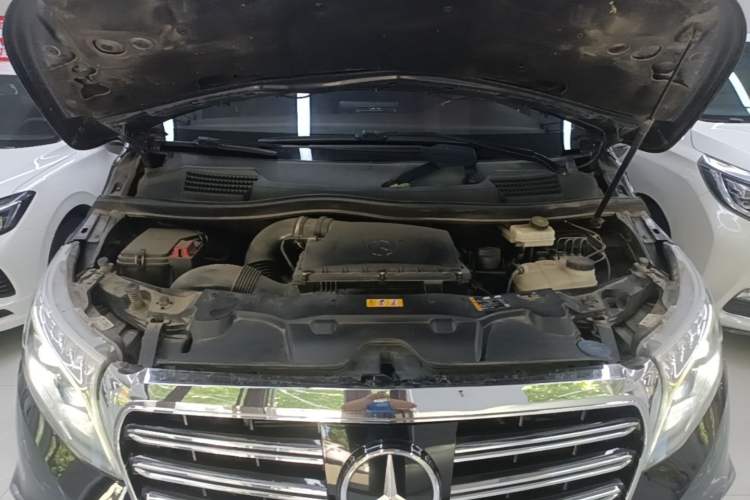 Used Mercedes-Benz V-Class 2018 V250 2.0T Middle East Version Engine Bay