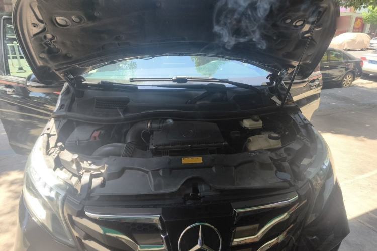 Used Mercedes-Benz V-Class  Engine Bay
