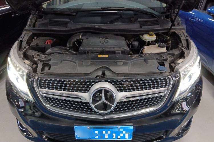 Used Mercedes-Benz V-Class 2018 V 260 Prestige Edition China VI Engine Bay