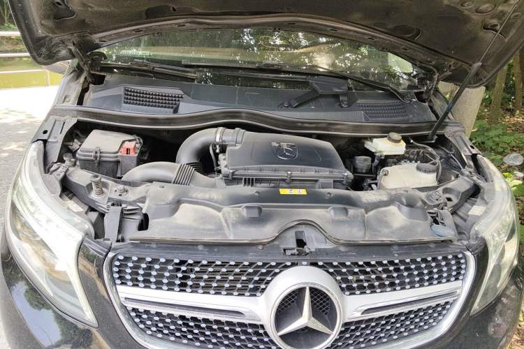 Used Mercedes-Benz V-Class 2018 V 260 Avantgarde Edition China VI Engine Bay