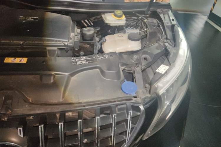 Used Mercedes-Benz V-Class 2018 V 260 L Prestige Extended Version China VI Engine Bay Left