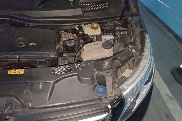 Used Mercedes-Benz V-Class 2018 V250 2.0T Middle East Version Engine Bay Left