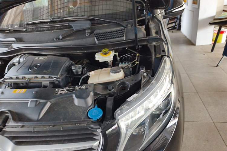 Used Mercedes-Benz V-Class 2018 V 260 L Prestige Extended Version China VI Engine Bay Left