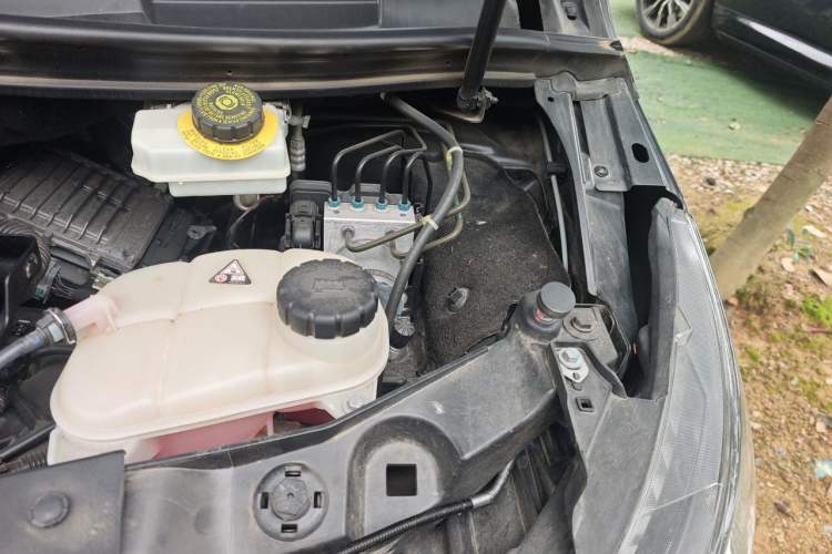Used Mercedes-Benz V-Class 2018 V 260 Avantgarde Edition China VI Engine Bay Left