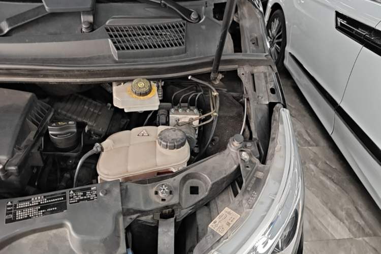 Used Mercedes-Benz V-Class 2018 V 260 Avantgarde Edition China VI Engine Bay Left