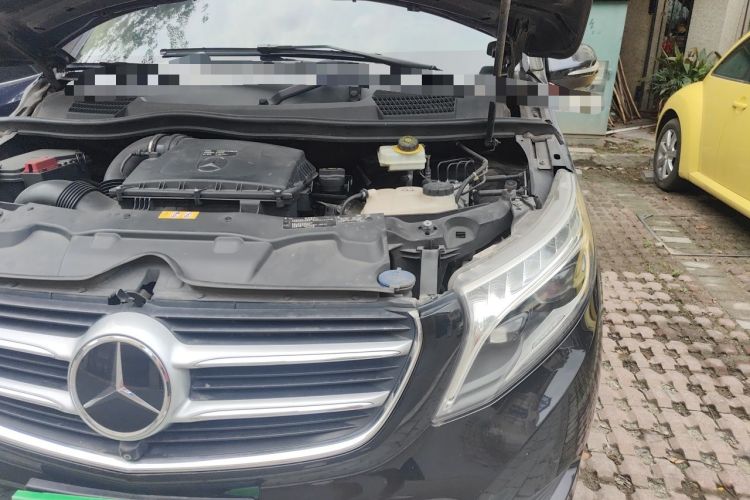 Used Mercedes-Benz V-Class  Engine Bay Left