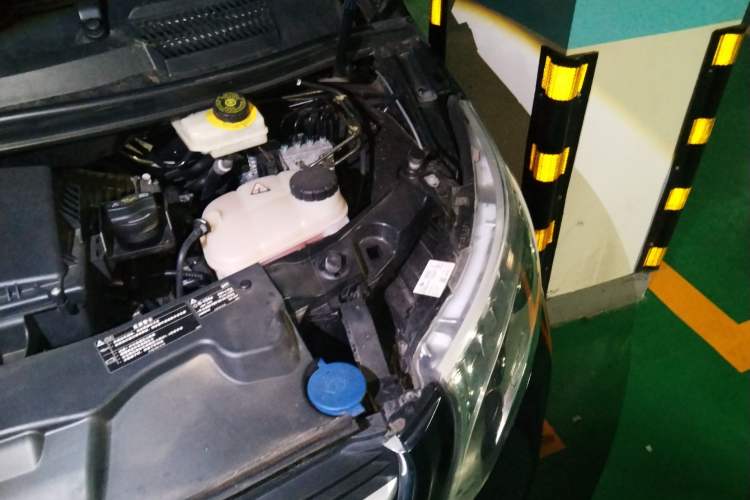 Used Mercedes-Benz V-Class  Engine Bay Left