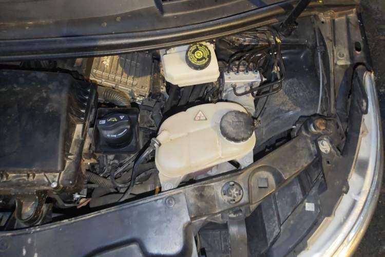 Used Mercedes-Benz V-Class  Engine Bay Left