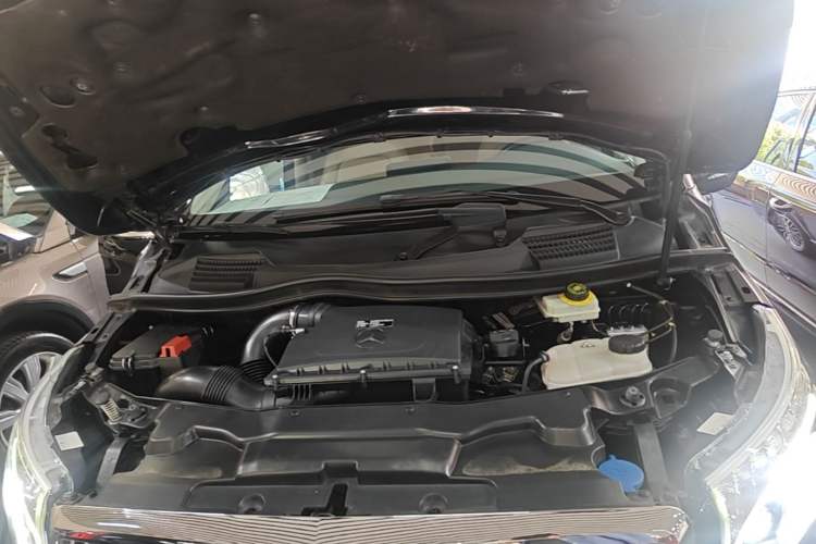 Used Mercedes-Benz V-Class 2018 V 260 L Prestige Extended Version China VI Engine Bay
