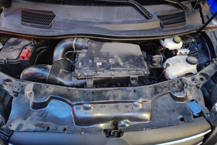 Used Mercedes-Benz V-Class  Engine Bay