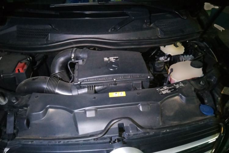 Used Mercedes-Benz V-Class  Engine Bay