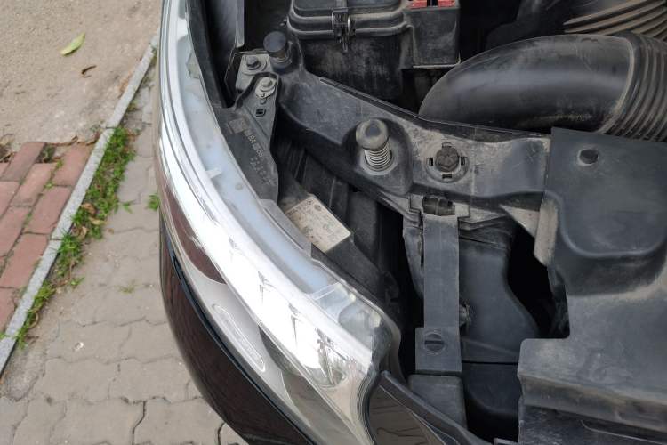 Used Mercedes-Benz V-Class 2018 V 260 L Prestige Extended Version China VI Engine Bay Right