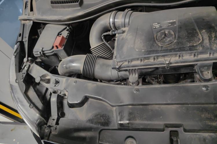 Used Mercedes-Benz V-Class  Engine Bay Right