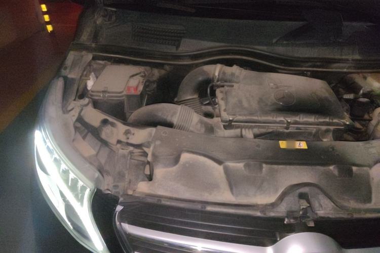 Used Mercedes-Benz V-Class  Engine Bay Right