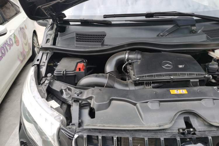 Used Mercedes-Benz V-Class  Engine Bay Right