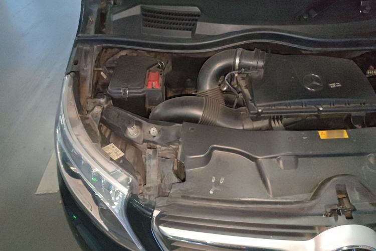 Used Mercedes-Benz V-Class 2018 V250 2.0T Middle East Version Engine Bay Right