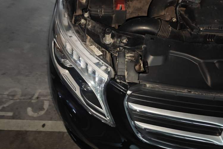 Used Mercedes-Benz V-Class 2018 V 260 Avantgarde Edition China V Engine Bay Right