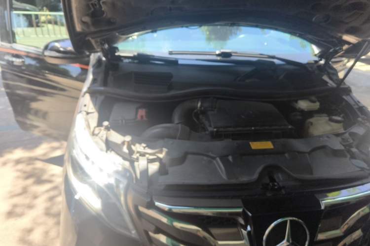 Used Mercedes-Benz V-Class  Engine Bay Right
