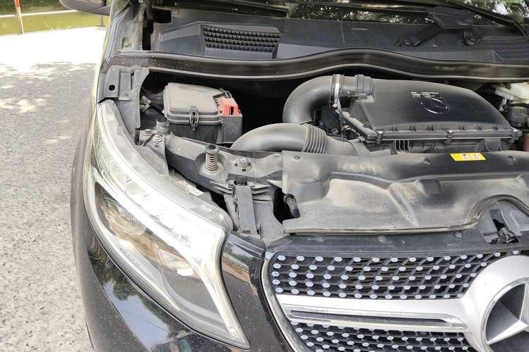Used Mercedes-Benz V-Class 2018 V 260 Avantgarde Edition China VI Engine Bay Right