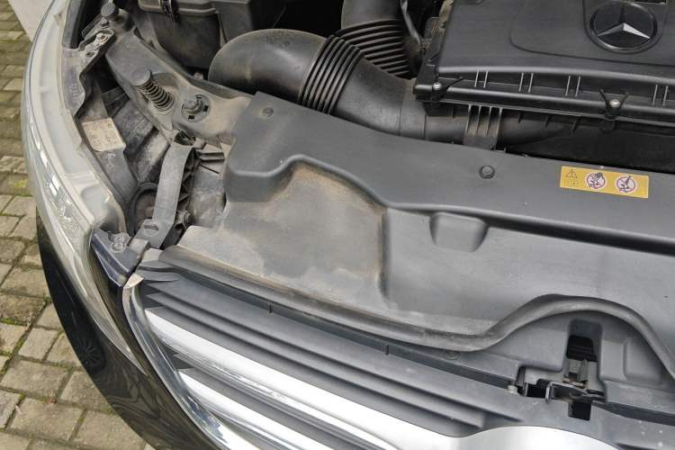 Used Mercedes-Benz V-Class 2018 V 260 L Prestige Extended Version China VI Engine Bay Right