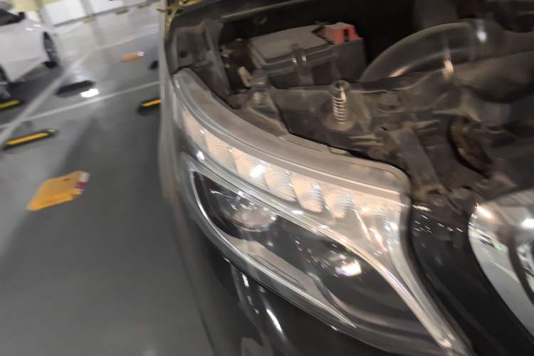Used Mercedes-Benz V-Class 2018 V 260 Avantgarde Edition China V Engine Bay Right