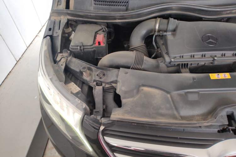 Used Mercedes-Benz V-Class  Engine Bay Right