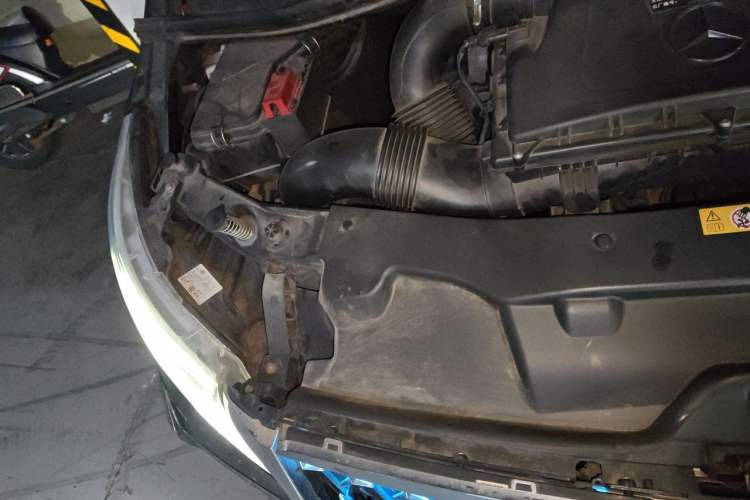Used Mercedes-Benz V-Class 2018 V 260 Avantgarde Edition China VI Engine Bay Right