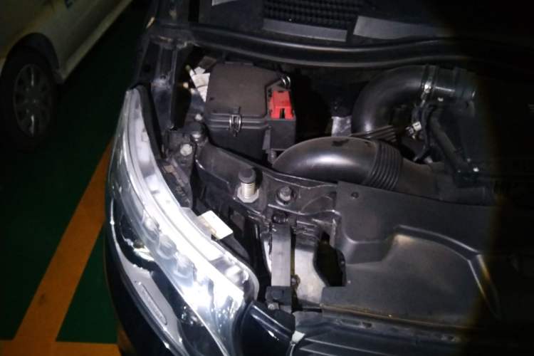 Used Mercedes-Benz V-Class  Engine Bay Right
