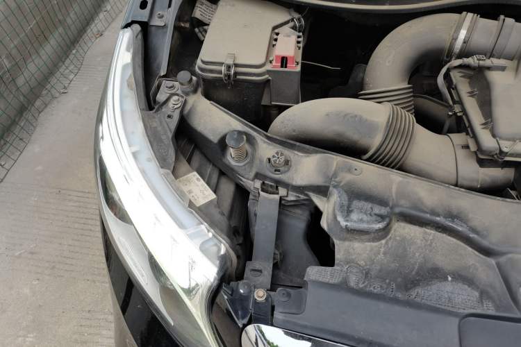Used Mercedes-Benz V-Class 2018 V 260 Prestige Edition China VI Engine Bay Right