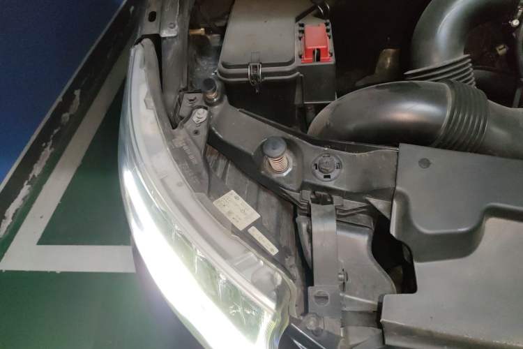 Used Mercedes-Benz V-Class 2018 V 260 L Prestige Extended Version China VI Engine Bay Right