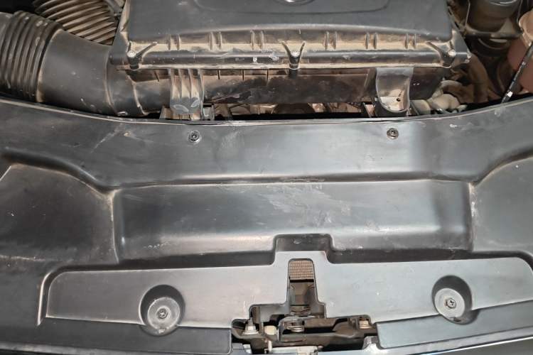 Used Mercedes-Benz V-Class 2018 V 260 L Prestige Extended Version China VI Engine Bay