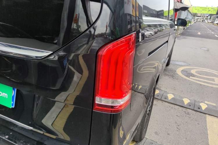 Used Mercedes-Benz V-Class 2018 V 260 Prestige Edition China VI Exterior 3