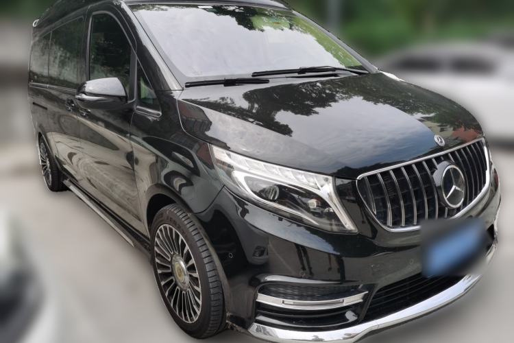 Used Mercedes-Benz V-Class  Front Right 45 Deg