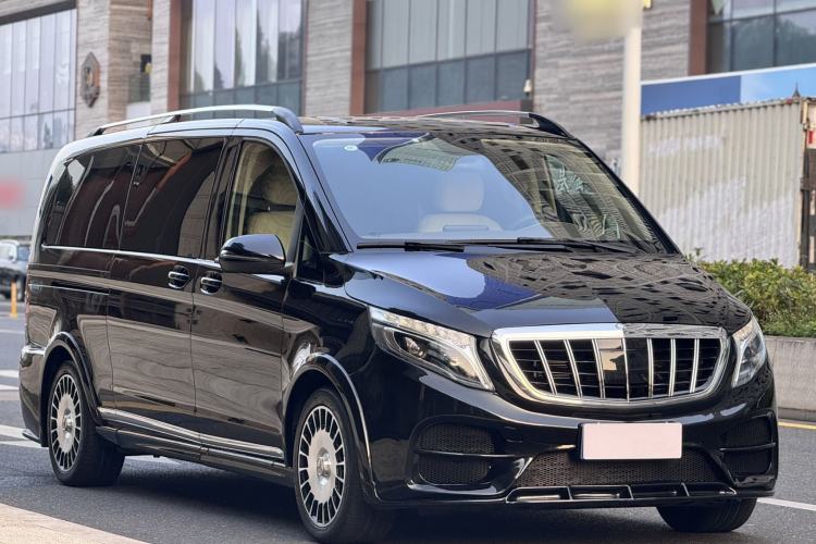 Used Mercedes-Benz V-Class 2018 V250 2.0T Extended Version 5.37 meters Middle East Edition Front Right 45 Deg