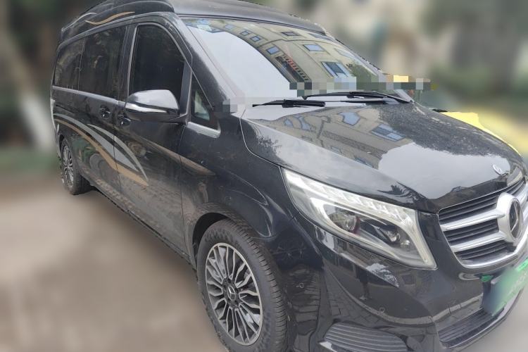 Used Mercedes-Benz V-Class  Front Right 45 Deg