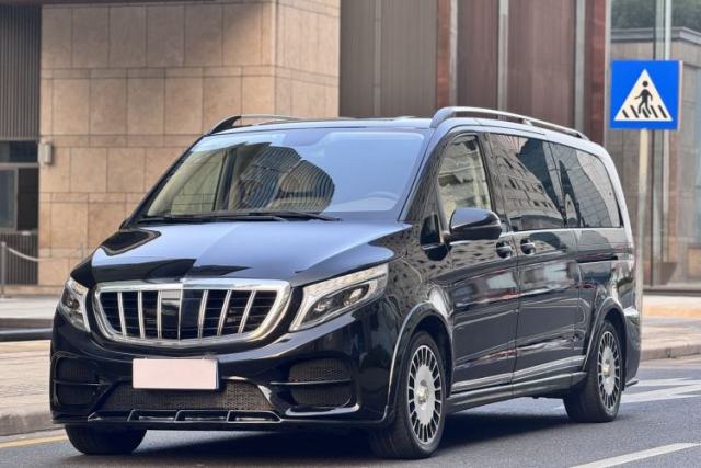 Used Mercedes-Benz V-Class 2018 V250 2.0T Extended Version 5.37 meters Middle East Edition